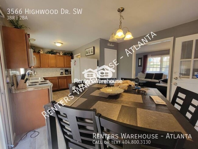 Building Photo - 3566 Highwood Dr SW