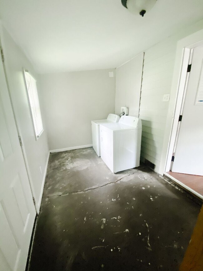 Foto del edificio - Three Bedroom House
