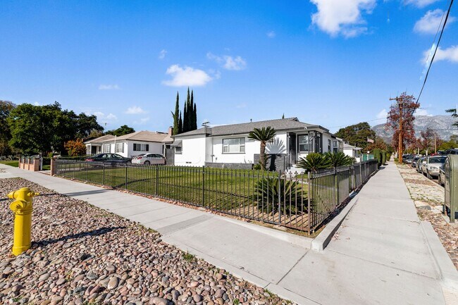 Foto del edificio - 587 E Arrow Hwy