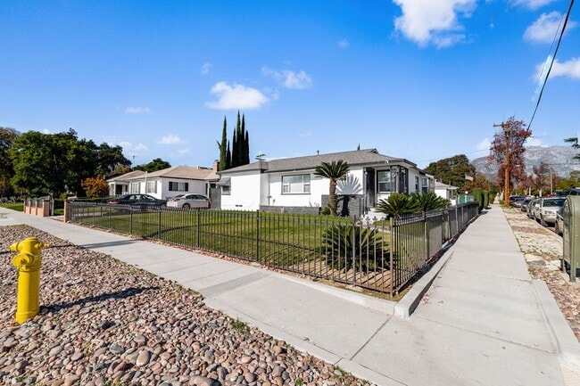 Building Photo - 587 E Arrow Hwy