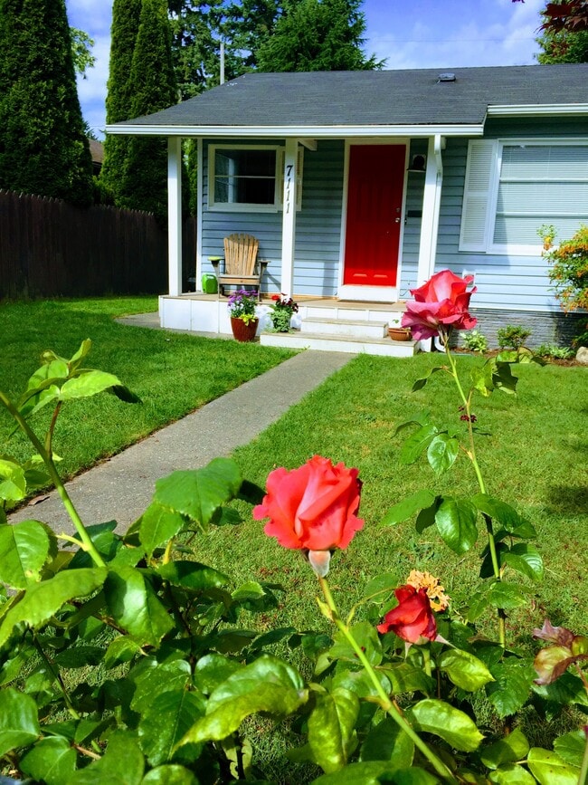 Building Photo - 7111 31st Ave SW