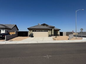 Building Photo - 452 S Emmanuel Ave