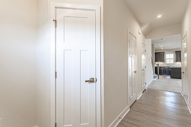 Building Photo - END UNIT! 3 Bedroom 2.5 Bathroom at Brookw...