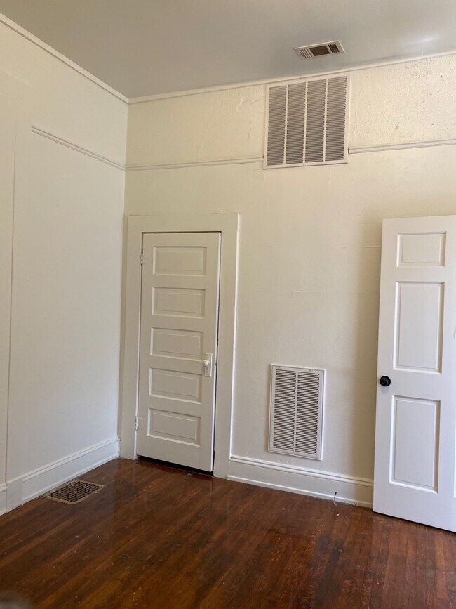 1316 Chamberlain Ave Unit A, Mobile, AL 36604 Apartments in Mobile, AL