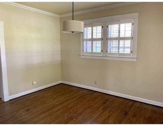Building Photo - 2725 W Linden Ave