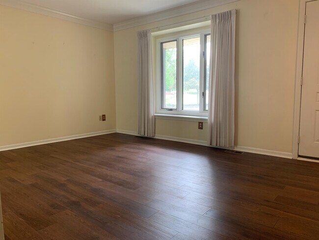 Foto del edificio - 23735 Middlebelt Rd