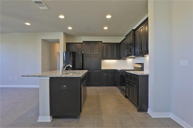 Foto del edificio - 13800 Lyndhurst St