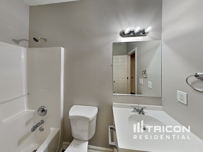 Foto del edificio - 227 Piedmont Dr