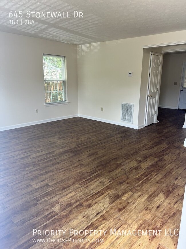 Building Photo - 645 Stonewall Dr