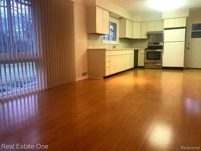 Foto del edificio - 8104 Huntington Rd