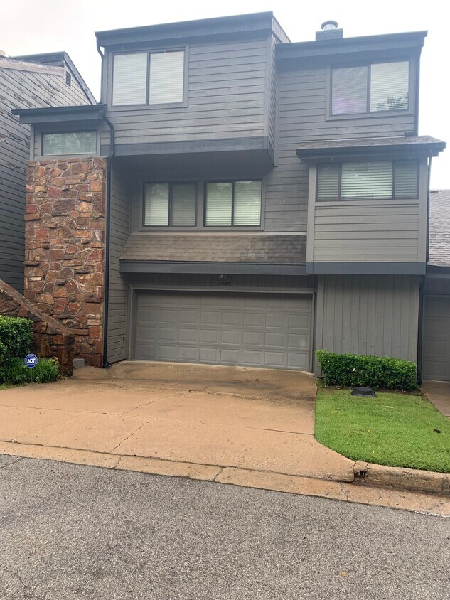 3 story condominium - 7446 S Winston Ave