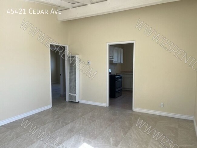 Foto del edificio - 45421 Cedar Ave
