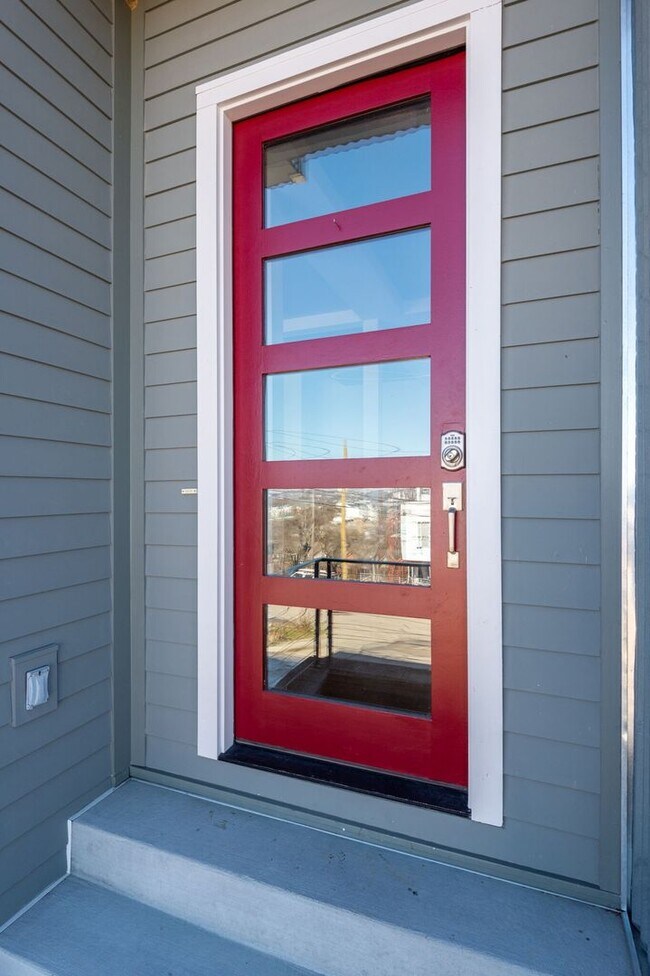 Photo - 4 Bedroom/3.5 Bath home overlooking the ci...