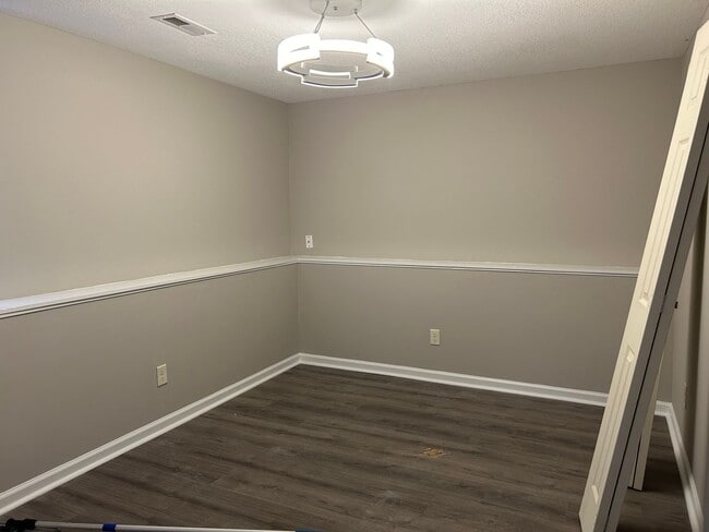 Building Photo - Cute 2 Bed 1 Bath