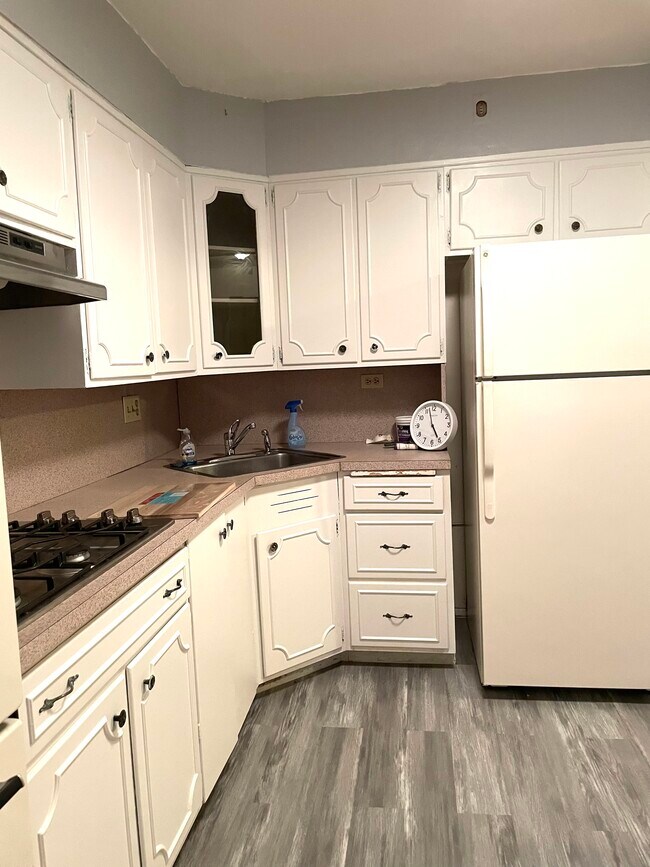 Kitchen - 2254 78th St