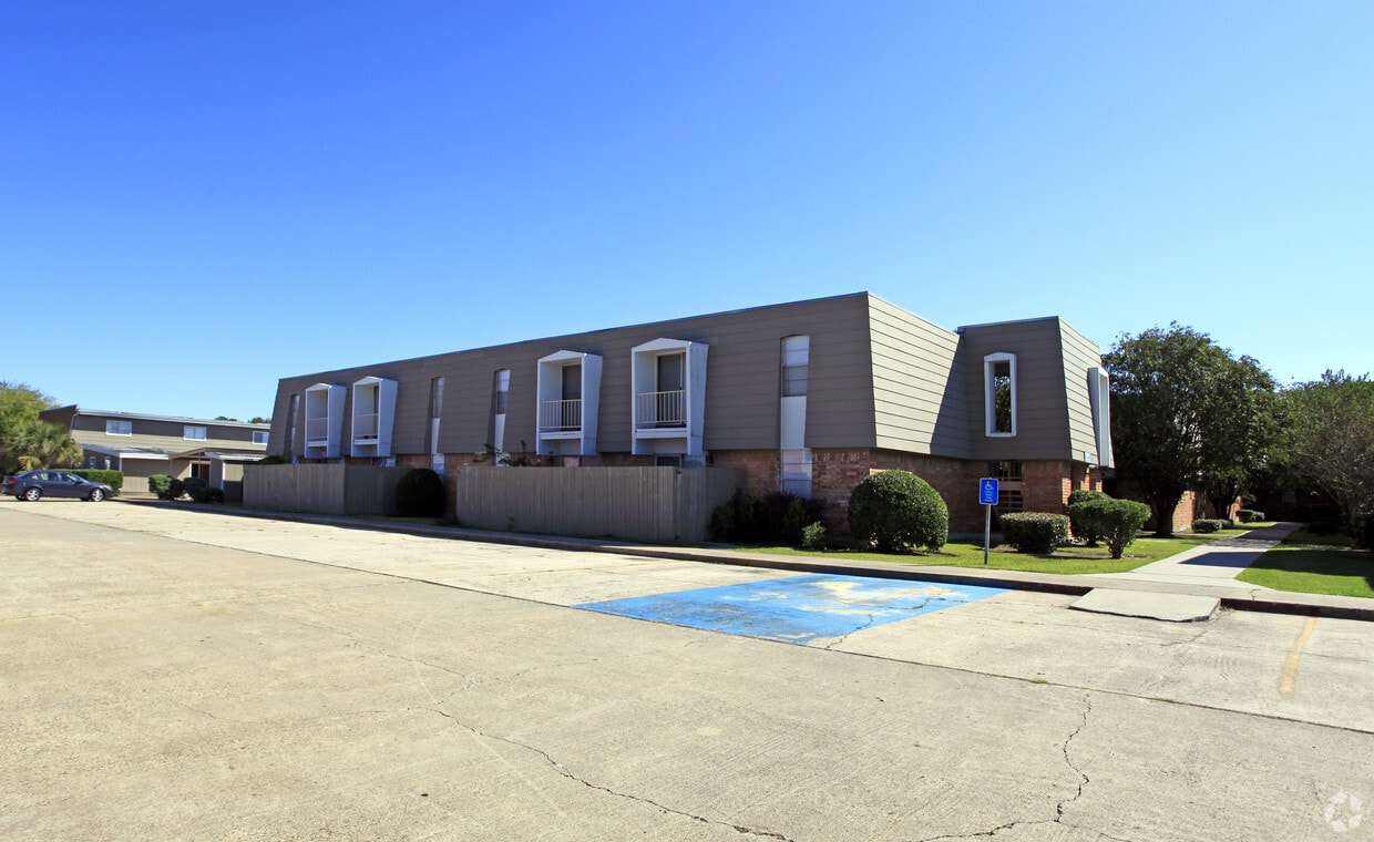 Primary Photo - Matterhorn Apartments