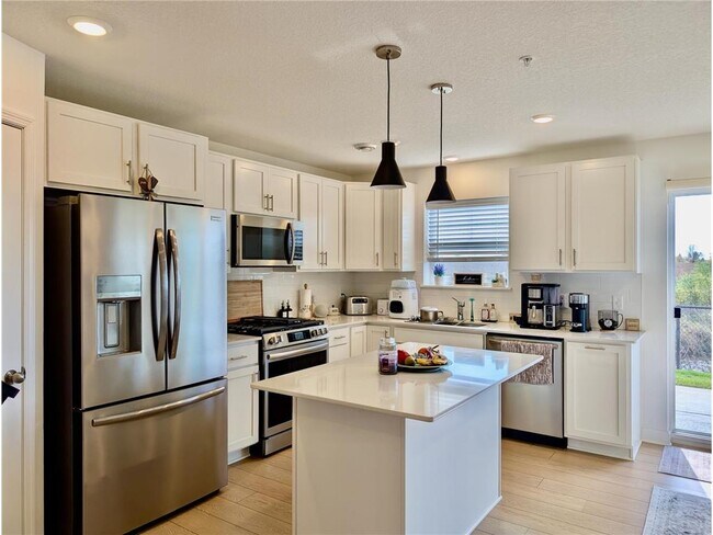 Building Photo - 1073 Jubert Dr
