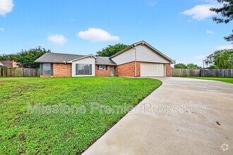 Building Photo - 2110 Oak Creek Cir