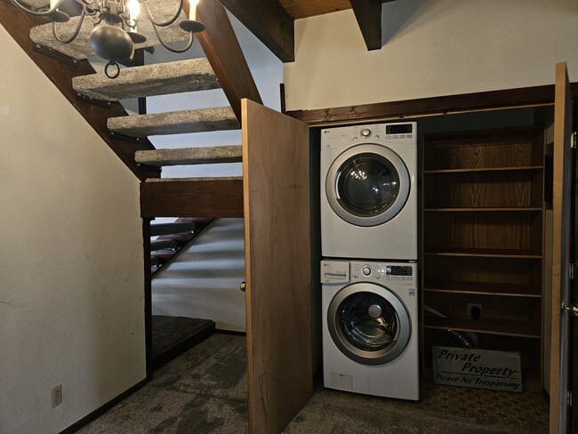 Building Photo - 740 Snow King Dr