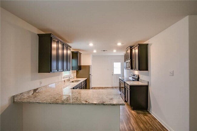 Foto del edificio - 617 Riverdale Dr