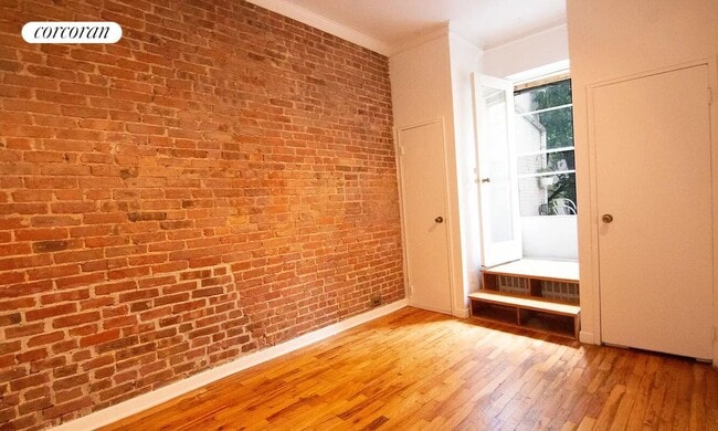 Building Photo - 310 W 89th St