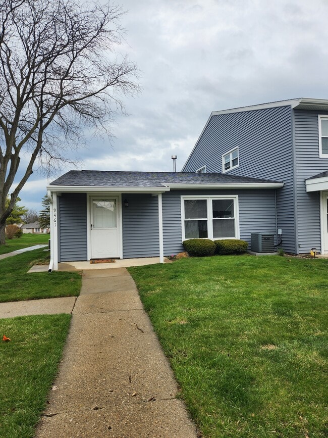Building Photo - 9461 Parkwood N