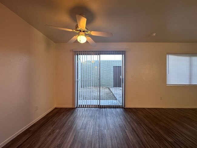 Building Photo - 4p5227 *