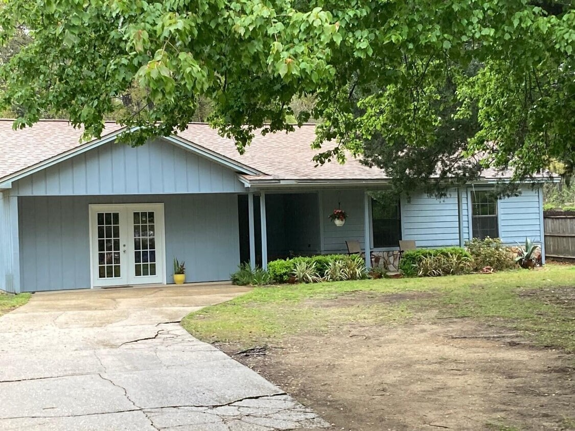 285 Willow Ave, Freeport, FL 32439 House Rental in Freeport, FL