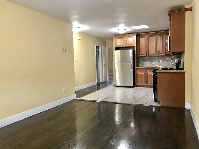 Open-concept layout - 3014 Gunther Ave