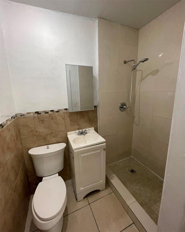 Building Photo - 120 NE 185th Terrace