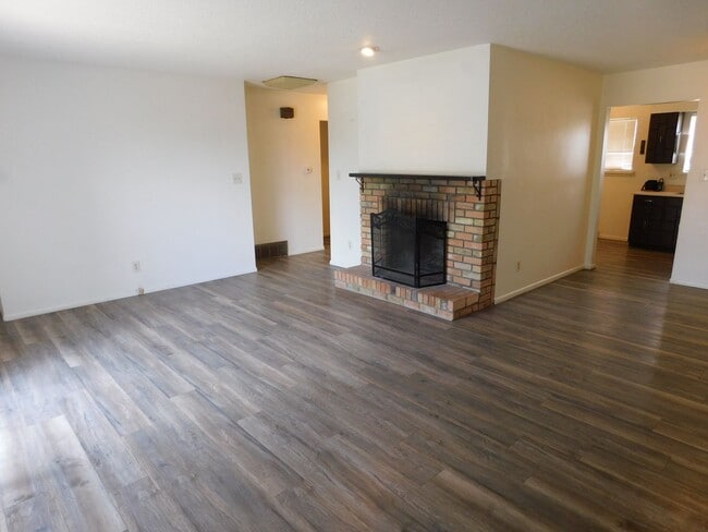 Building Photo - Duplex in the Redlands