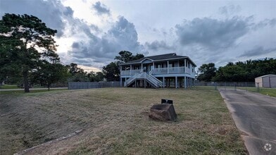 Building Photo - 530 S Shady Ln