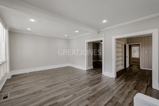 Building Photo - HOLIDAY SPECIAL! SIGN A LEASE BY NOVEMBER ...