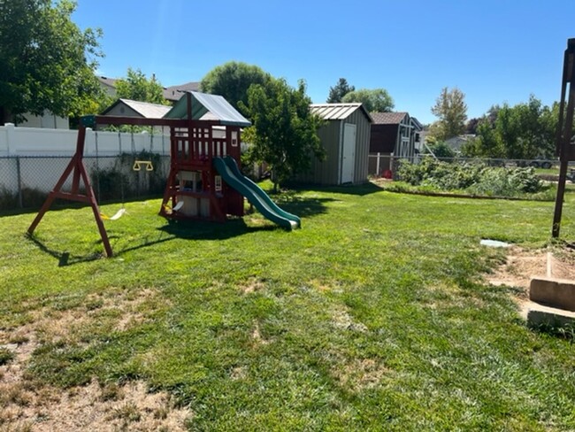 Foto del edificio - Beautifully updated home with fenced backyard