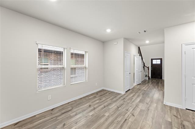 Building Photo - 3309 Dahlia Dr