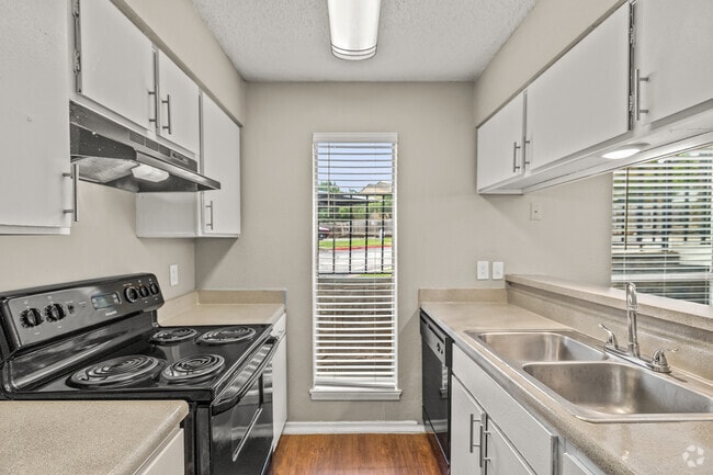 Interior Photo - MIA Forest Oaks
