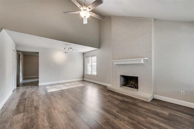 Building Photo - 2316 Montclair Cir