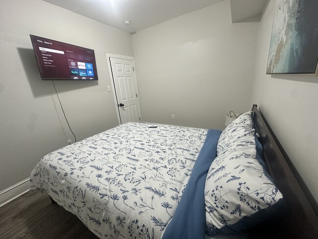 Building Photo - 427 S 55th St