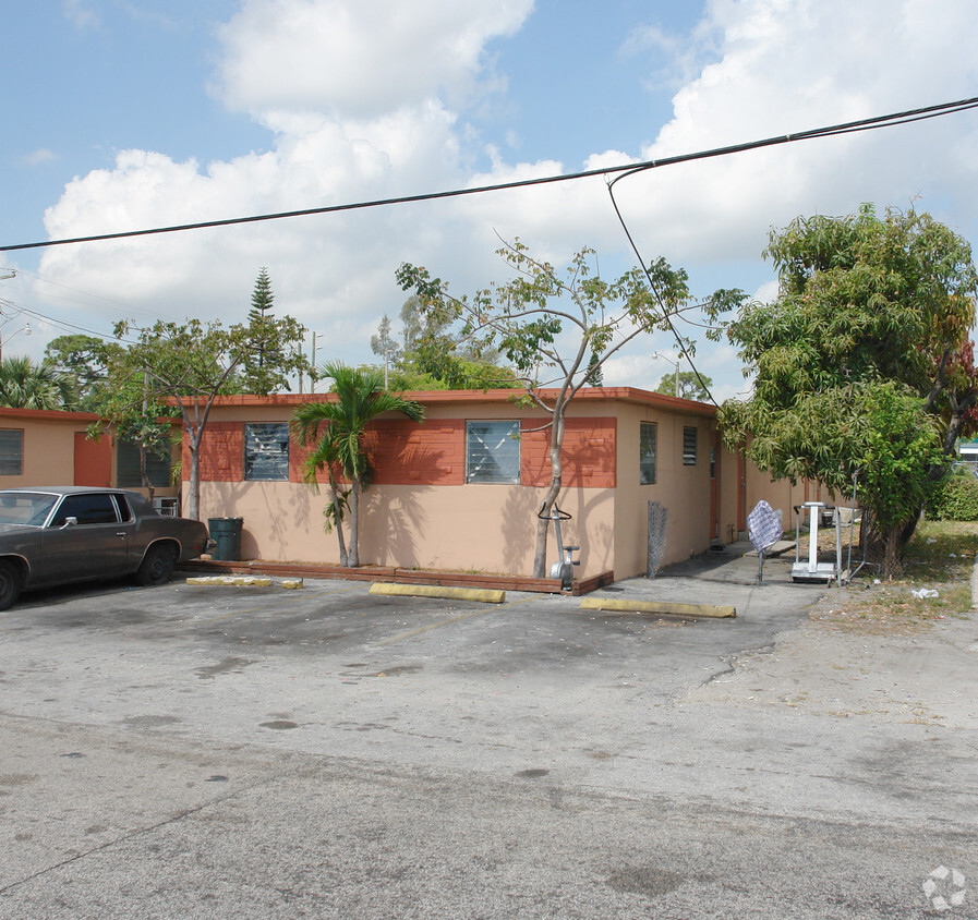 Primary Photo - 905 NW 12th Ave