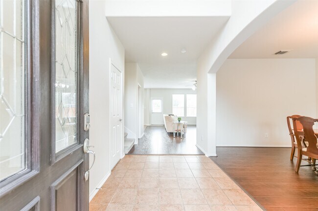 Foto del edificio - 5418 Lilac Grove Ln