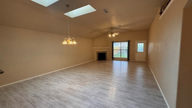 Building Photo - 6911 Pinecrest Ave