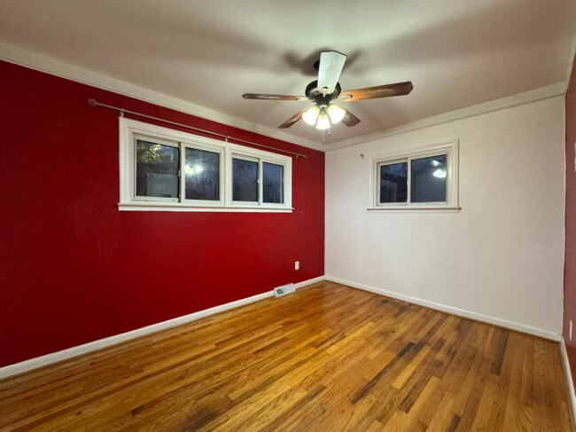 Foto del edificio - 1202 E George Ave