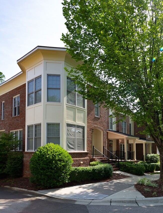 Foto del edificio - Great End Unit Luxury Townhome in RTP
