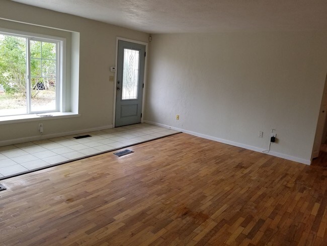 Building Photo - 10617 Westwood Dr SW