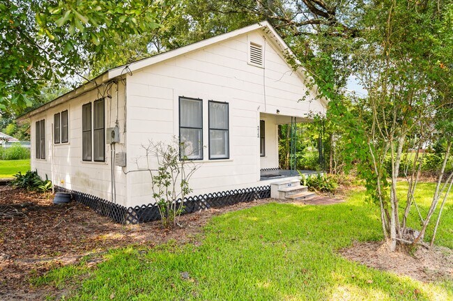 Foto del edificio - Charming 2 Bedroom 1 Bath In Boyce!