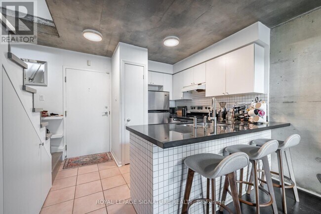 Photo du bâtiment - 954 King St W