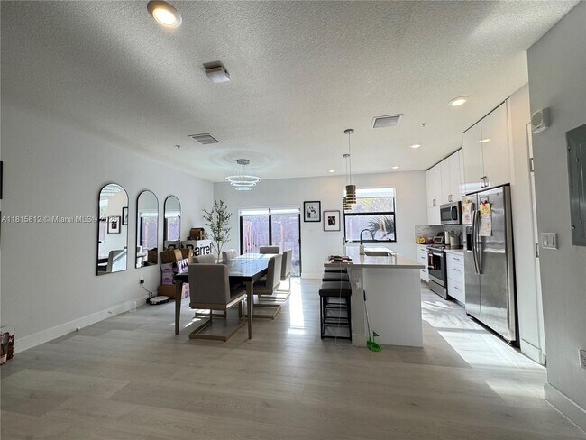 Foto del edificio - 10413 NW 82nd St