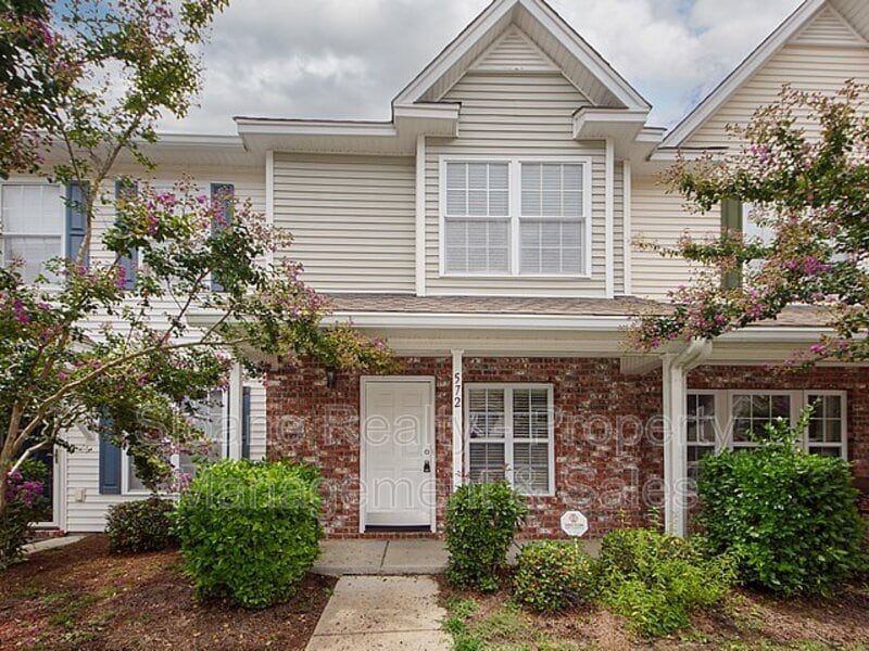 Primary Photo - 572 Truman Dr