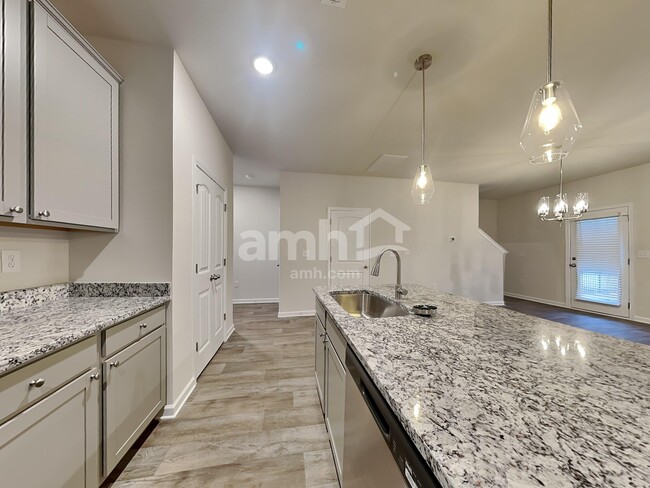 Foto del edificio - 3120 Emberly Dr