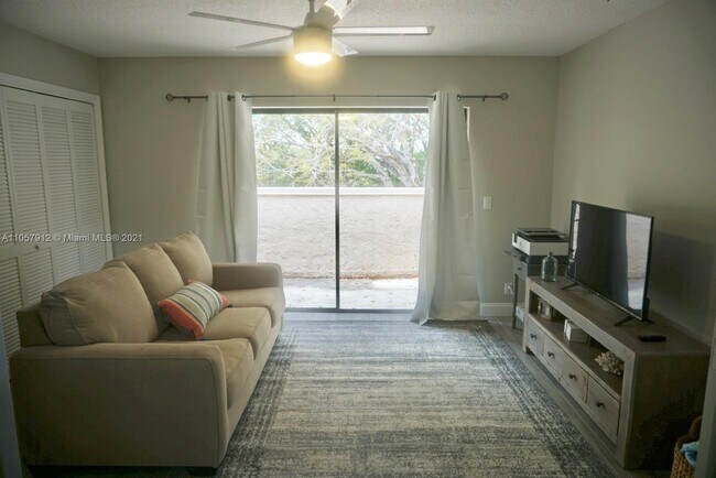 Building Photo - 16870 Island Cove Dr